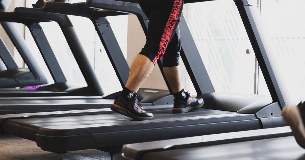Walking vs Gym for Beginners: Which Should You Choose?