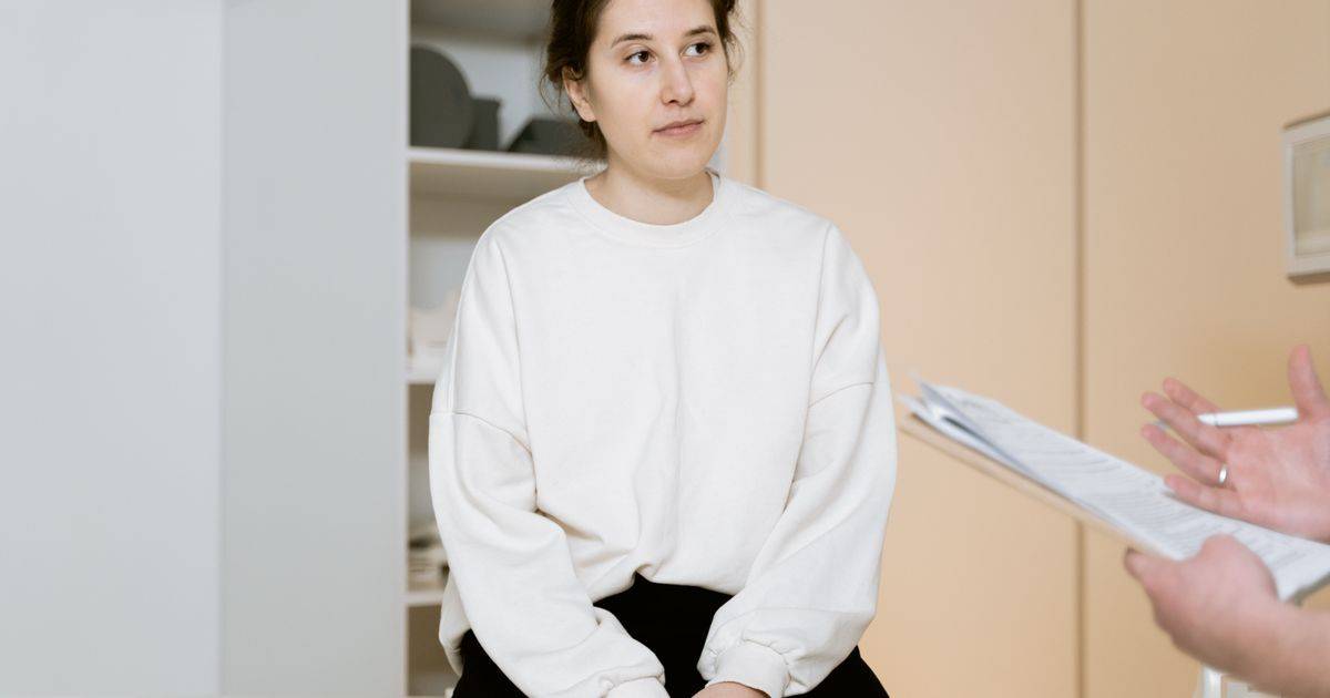 Early Thyroid Symptoms People Ignore as Normal Aging
